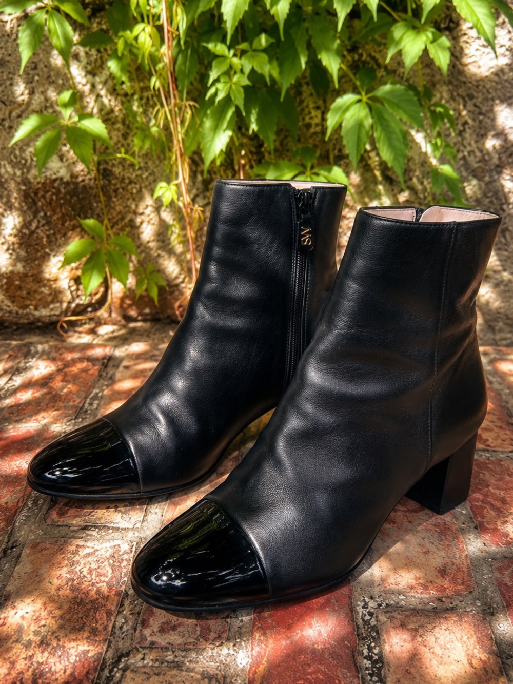 STUART WEITZMAN Black Leather Cap Toe Wrapped Heel Minimalist Ankle Boots, 6.5